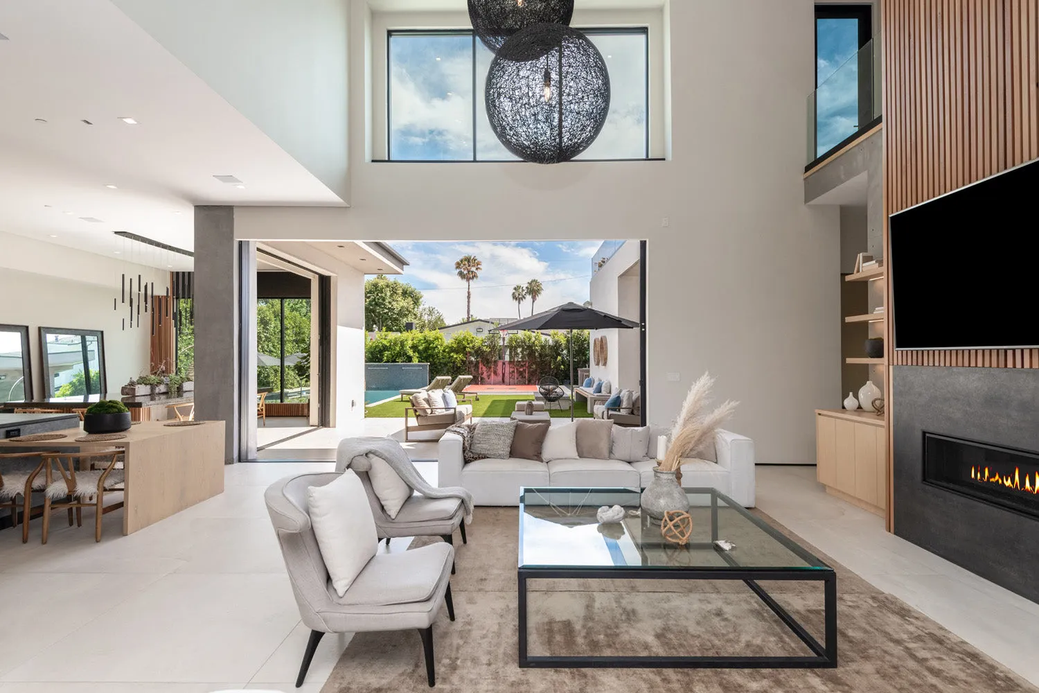 MO3046 - Modern